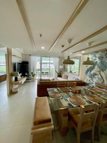 Exterior view of 3BD/3BA Penthouse - Tropical Oasis in Pico de Loro