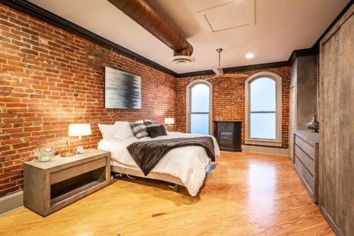 Luxury 2 BR 2 Bath Downtown Paducah Condo in Paducah, USA