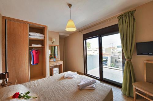 1 king bed, 2 sofa beds