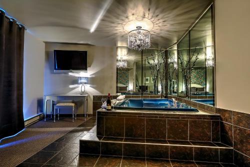 المرافق, Hotel & Suites Monte-Cristo in Quebec City (QC)