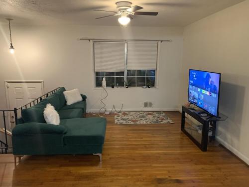 Cozy Large home, 19 Min from Hartsfield-Jackson international- Domestic Airport!
