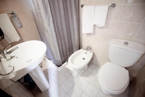 Single Room image 3