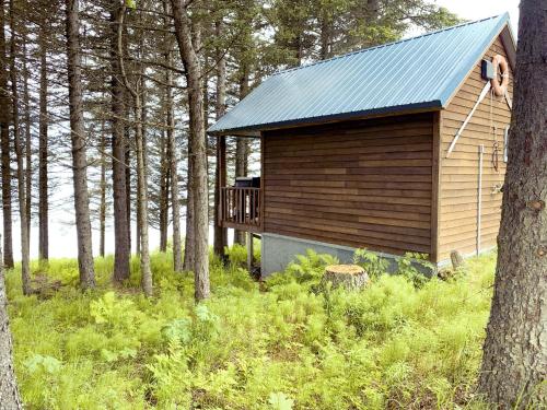 Viesnīcas āriene, Lost Anchor Cabins - Ocean-view cabins on the bluff in Enhorpointa (AK)