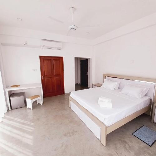 Double Room with Garden View image 10