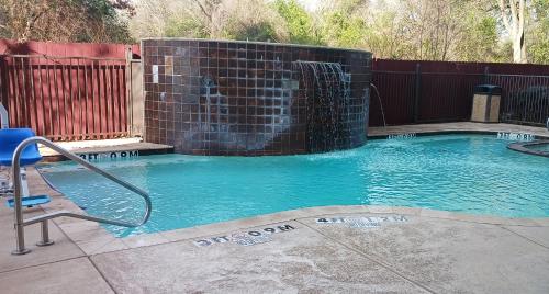 Red Roof Inn & Suites Longview