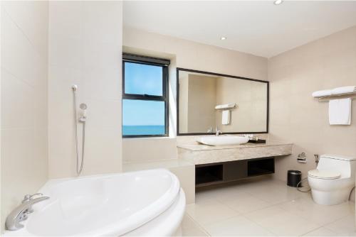 room detail thumbnail 2