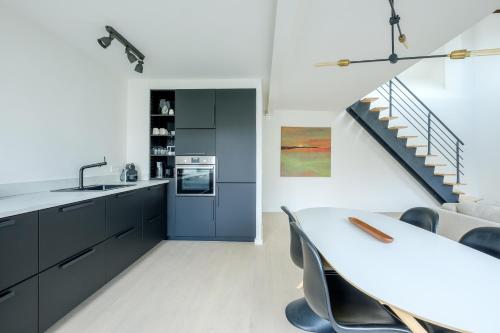 Appartement tendance 1 chambre et mezzanine proximité Châtelain, Brugmann, Brusel (fotografie 3)