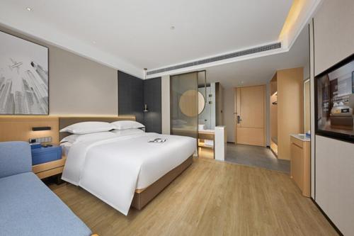 1 king bed, 1 twin bed
