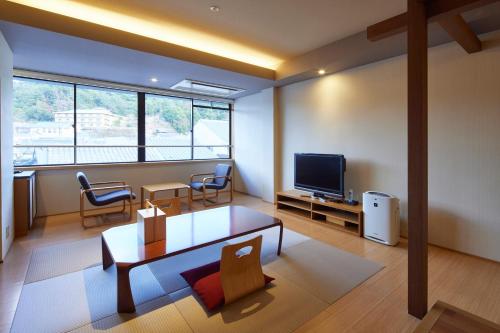 room detail thumbnail 1