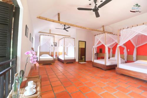 Family Room Garden View