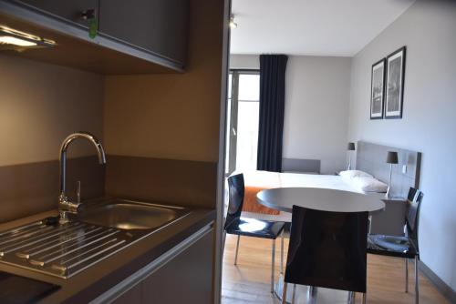 Bếp, Adonis Lyon Docks Ouest in Lyon