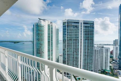 2BR Penthouse with Unbeatable Water Views and Parking, Miami (Florida)