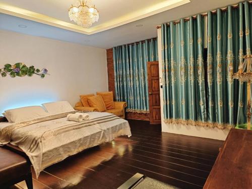 room detail thumbnail 1