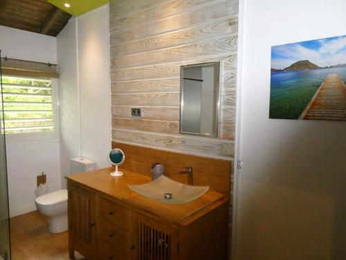 Bathroom, Sous les manguiers in Pointe-Noire