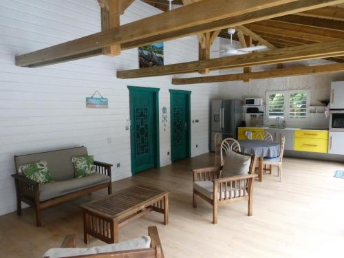 Kitchen, Sous les manguiers in Pointe-Noire