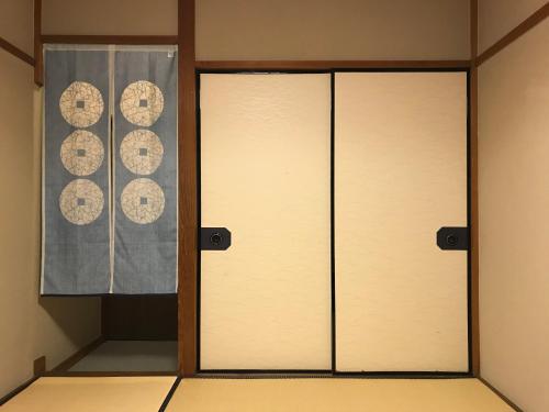 Japanese-Style Twin Room image 1