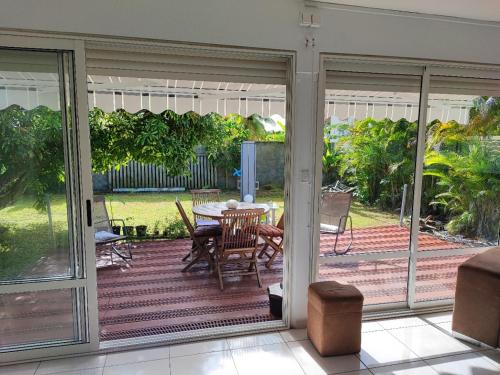 Градина, Stunning 3-Bed House in Baie Mahault in Baie-Mahault