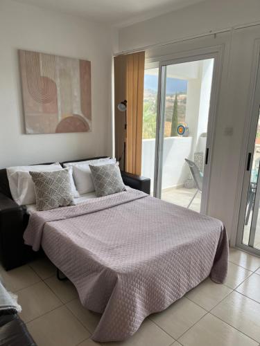 Beautiful 2 Bed Apartment in Peyia Valley, Paphos