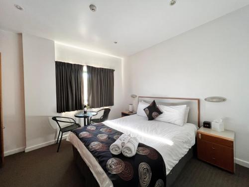 Studio 427/247 gouger st ex hotel room in city