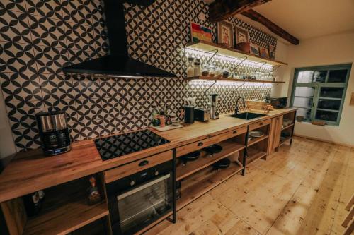 Cocina, JorJ'Inn in Lentekhi