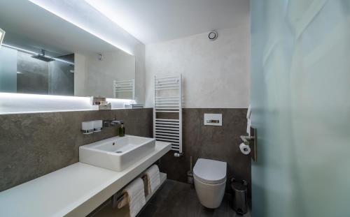 420578612 Hotel Bellerive