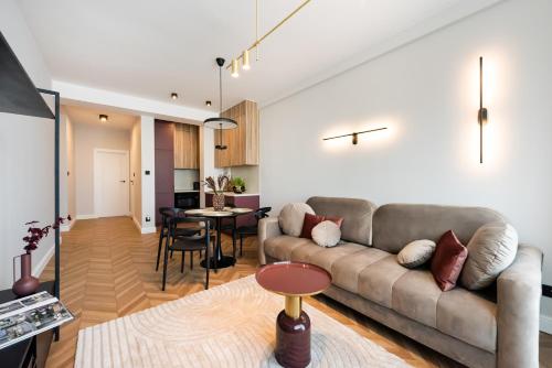 Remarkable City Centre Apartment by BookingHost, Warschau