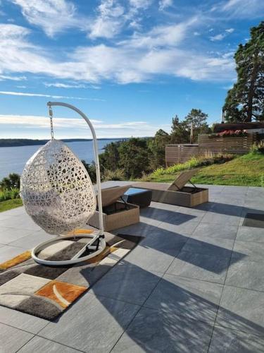 Archipelago villa, cabin & sauna jacuzzi with sea view, 30 minutes from Stockholm