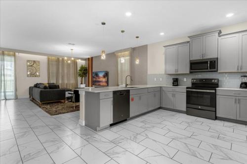 9 Bedroom 5 Bathroom Champions Gate 851 Pb detail