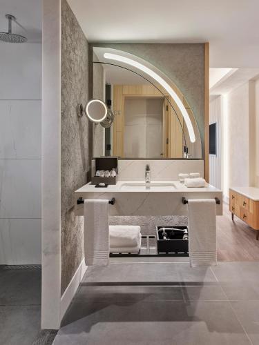 room detail thumbnail 2