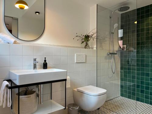 Bathroom, Hotel-Weingut Bernard in Sulzfeld am Main