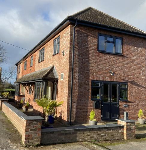 Marshpools Bed & Breakfast - Licensed near Weobley village