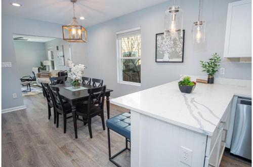 Adorable 4BR 2BA Close to Riverwalk and Downtown in San Antonio, USA