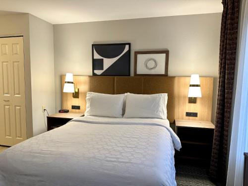 Staybridge Suites Milwaukee West-Oconomowoc by IHG in Oconomowoc, USA