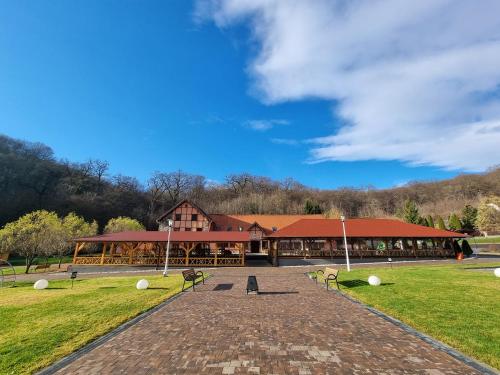 Hanul Greweln in เมดาส