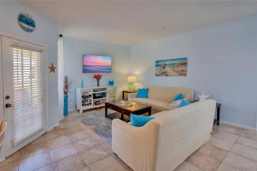 NEW 2bed2bath condo - CLEARWATER BEACH - FREE Wi-Fi and Parking in Clearwater, USA