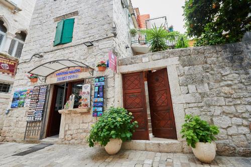  Apartments Ivica, Pension in Trogir