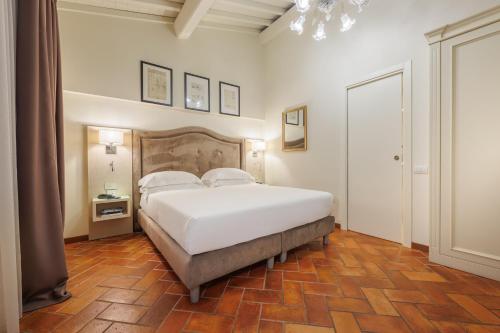 Hotel Embassy - image 13