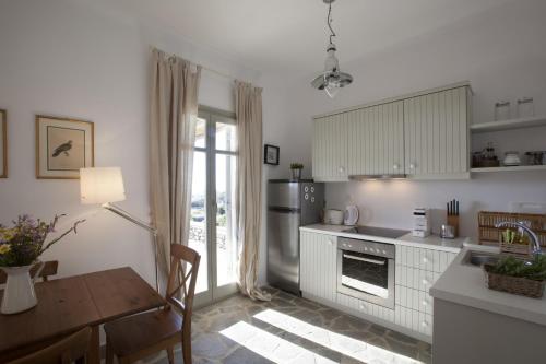 keittiö, Kallisti Myrtia · Idyllic Holiday Villa - Views, Garden, nr Beach in Santa Maria