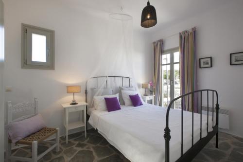 Kallisti Myrtia · Idyllic Holiday Villa - Views, Garden, nr Beach in Santa Maria