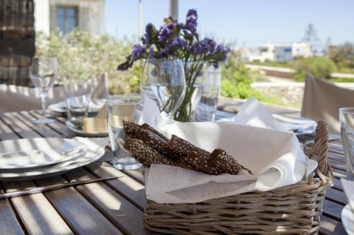  Kallisti Myrtia · Idyllic Holiday Villa - Views, Garden, nr Beach in Naoussa