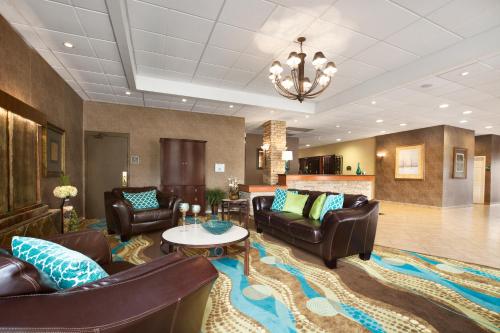 大堂, 威奇托市區會展中心假日套房酒店 (Wyndham Garden Wichita Downtown) in 威奇塔 (KS)