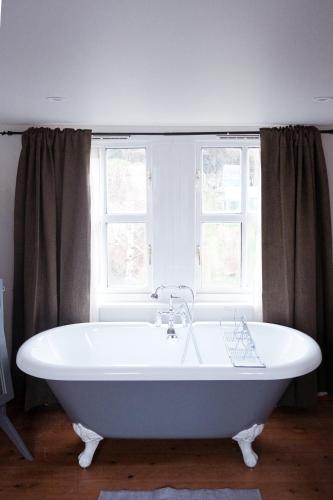 Gorgeous 3 bed house in Matlock + Garden ‘lookout’ 2