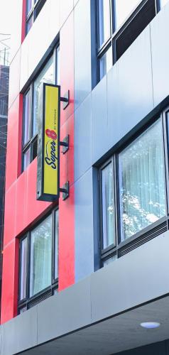 Super 8 by Wyndham Bronx Near Botanical Garden - image 7