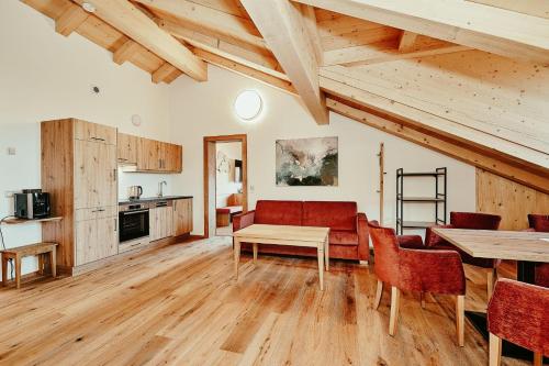 1 queen bed, 2 sofa beds