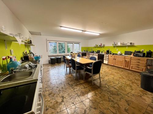 Kitchen, Gunstige Zimmer im Spessart in Mespelbrunn