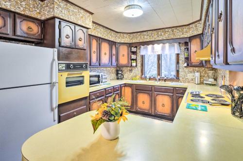 Salamanca Home about 9 Mi to Holiday Valley Resort in Salamanca, USA