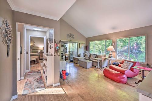 Vibrant Solana Beach Condo, 1 Mi to Beaches! in Solana Beach, USA