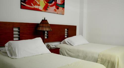 1 double bed, 1 twin bed