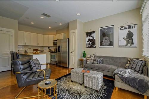 Cashville - Stylish Condo Minutes from Broadway