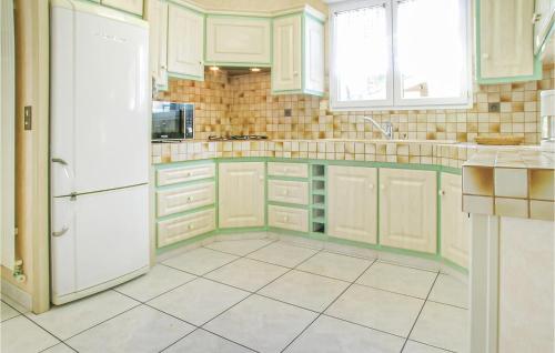 Three-Bedroom Holiday Home in La Tranche sur Mer - image 7